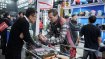 Wintersport is booming in China but without the necessary know how, the fun out on the slopes will come to a sudden stop. Therefore, the ISPO Beijing provides a booth where the visitors learn how to prepare their equipment perfectly.