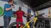 Stefan Schlie (right) was once a professional trial rider, but now enjoys e-bikes. Especially for longer off-road trips, he is a big fan of another trend: additional batteries as range extenders.