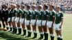 WM 1970: In Mexiko brachen die deutschen Fußballer dann mit der Tradition. Die Mannschaft um Berti Vogts (r.) lief erstmals in grünen Trikots auf, das DFB-Logo im weißen Rahmen auf der Brust. Und die WM in Mexiko sollte auch eine neue Tradition begründen. Bis auf ein paar Ausnahmen seit der Jahrtausendwende spielen die Deutschen bis heute in grünen Auswärtsleibchen.