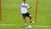 Mesut Özil kickt in Adidas Predator 18+, von diesen Schuhen aus dürften bei der WM wieder einige Vorlagen den Weg zu Mitspielern finden (299,95 Euro).