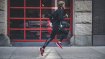 Trend 3, Motivation durch Influencer: Laufen ist längst auch in den sozialen Medien angekommen. Marken haben Influencer wie Blogger oder Sportler für sich entdeckt. Saucony etwa setzt mit seiner #runyourworld-Kampagne auf Blogger, die den Usern in Posts, Bildern und Blogeinträgen die schönsten Ecken verschiedenster Metropolen näherbringen und so zum Hinjoggen animieren.