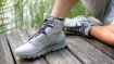 Der neue Hikingschuh von Ecco bietet Halt in fast jedem Gelände, macht aber auch nach dem Outdoor-Abenteuer noch eine gute Figur.