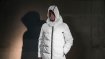 Als Style-Wunder sind Skijacken nicht unbedingt verschrien. Das Label Templa will das ändern und hat mit seiner Hybrid-Jacke ein Modell auf den Markt gebracht, mit dem man sich auch in den Innenstädten dieser Welt sehen lassen kann. Die Daunenjacke sieht aber nicht nur gut aus, sondern liefert bei alpinen Verhältnissen besten Schutz vor Feuchtigkeit, Wind und Kälte. 