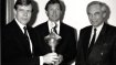 L'Autrichien Franz Klammer (au centre), devenu célèbre en tant que skieur de compétition, a mérité la coupe ISPO en 1992. Avec 25 victoires en descente, il est entré à l'époque dans l'histoire de la Coupe du monde comme le descendeur le plus titré. Lors des Jeux olympiques d'hiver de 1976 à Innsbruck, Kammerer a également remporté la médaille d'or en descente.