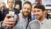 Ein Star zum Anfassen: Ein ISPO-Besucher knipst ein Selfie mit Rekordschwimmer Michael Phelps.