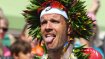 Der König von Hawaii: Der deutsche Triathlet Jan Frodeno verteidigte 2016 den Weltmeister-Titel und wird direkt nach dem Zieleinlauf zum Sieger gekrönt.