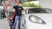 Neben dem Wassersport begeistert sich Robby Naish für alles, was mit Autos zu tun hat, und kann sich sogar vorstellen, an der Rallye Dakar teilzunehmen.
