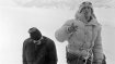 Schon mit 19 war der Italiener Walter Bonatti (1930-2011) in den schwierigsten Wänden der Alpen unterwegs. Zudem gehörte er 1954 zur Expedition, der die Erstbesteigung des K2 gelang. Der Südwest-Pfeiler des Petit Dru wurde nach Bonattis sechstägigem Alleingang 1955 „Bonattipfeiler“ genannt. 1961 war er Teil der Mont-Blanc-Expedition, der bei der Freney-Tragödie am Mont Blanc vier Alpinisten zu Opfer fielen. Im selben Jahr beendete Bonatti seine Laufbahn als Extrem-Alpinist.