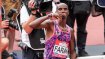 Das Motto von Mo Farah: Sei deine eigene Marke! Er wirbt mit seinem eigenen Dokumentationsfilm für sich, hat ein Kinderbuch und eine Biographie von sich herausgebracht. Sponsoren im eigentlichen Sinne: Die Fitness-App Nabufit und der Herrenausstatter Scribe of London.
