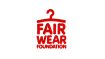 Das Fair-Wear-Siegel ist indirekt auch ökologisch. Denn es verlangt sichere und gesunde Arbeitsbedingungen in der Textil-Industrie. Ansonsten liegen soziale Kritierien an: Eine begrenzte Arbeitszeit oder ein existenzsichernder Lohn sind Bedingung für die Zertifizierung. Ausbeutende Kinderarbeit ist verboten.