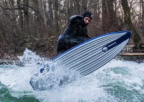 TRIPSTIX ClustAir Surfboards beim Flusssurfen am Eisbach München