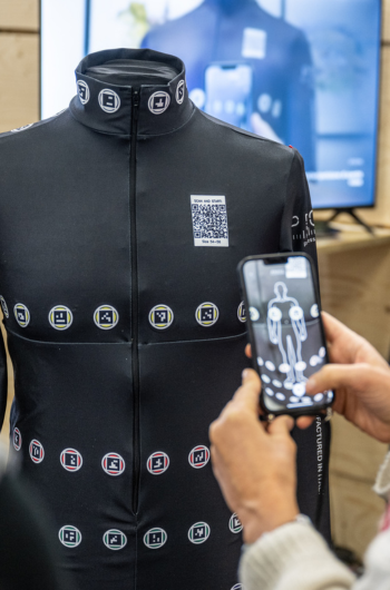 Mannequin mit technischer Ausrüstung