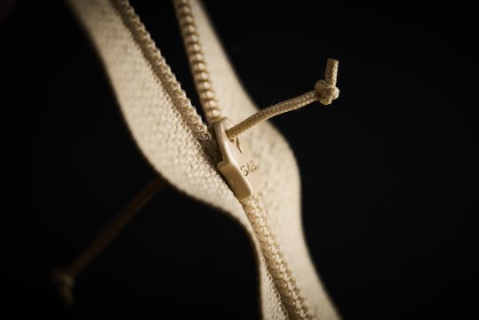 Packable double-sided zipper