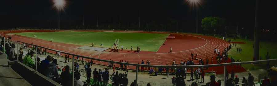 Sportplatz bei Nacht