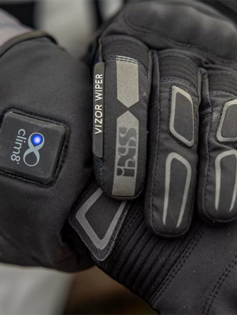 A glove with the clim8 technology from ixs