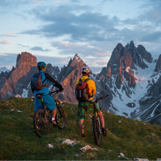 Mountainbiken und Fahrrad fahren in den Dolomiten. 