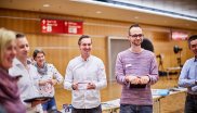 Harte Arbeit, die Spaß macht: Die kompetente Jury, hier mit Head of ISPO Brandnew Markus Hefter, prüft die eingereichten Produkte der Start-ups.