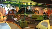 A tree house is to complicated to build? The ISPO Beijing presents plenty of alternatives. With the products of Himaget you can build your own tent city up in the trees.