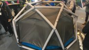 Für alle Outdoor-Enthusiasten und Camper empfiehlt sich noch ein Stop am Stand des deutschen Unternehmens Heimplanet, die 2011 mit ihren innovativen Zelt-Ideen zu den Finalisten bei ISPO Brandnew gehörten.