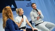  Beim Adidas Symposium sprechen Manuel Neuer und Lena Gercke mit Moderatorin Isabella Müller-Reinhardt. 