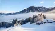 Aufgrund seiner absoluten Schneesicherheit und seiner guten Infrastruktur für Tourengeher ist das Kitzsteinhorn (3203 m) in der Tourismusregion Zell am See das wohl bekannteste Skigebiet für Pistenskitouren im Salzburger Land.