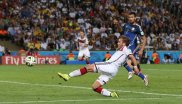 ario Götze, here at the winning goal at the 2014 World Cup, and his two shoes Magista Obra.