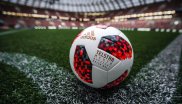 Adidas has been supplying the official World Cup match ball since 1970 and has also been a "permanent partner" since the 1998 World Cup. The company from Herzogenaurach has come up with something special for the knockout round in Russia: From the round of 16 the teams will play with the red and white ball Telstar Mechta.