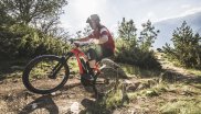 E-Mountainbiking is becoming more and more popular, and also the manufacturers shine with innovations. We show the E-Mountainbike-Trends 2018/2019 in pictures.