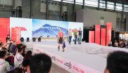 The clothes of the models at the fashion show could be bought directly in the ISPO Tmall Shop with one click.