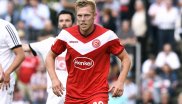 Auch Uhlsport rüstet 2018/2019 ein Bundesliga-Team aus: Im Sommer 2017 wurden die Balinger Ausrüster beim damaligen Zweitligisten Fortuna Düsseldorf. Nun ist Düsseldorf erstklassig, und profitiert: Laut „Express“ erhält Fortuna Düsseldorf jährlich über eine Million Euro von Uhlsport. In der 2. Bundesliga waren es noch 400.000 Euro.