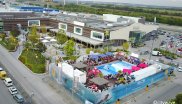 Mit der Multiplex Citywave kommt Surffeeling nach Wien. In der Shopping City Süd ist die Citywave das Highlight des Freizeitangebots auf den Mulitplex-Terrassen und ist von Mitte Mai bis September der Hotspot für alle Surfer und Surfbegeisterten. Early Morning Surf, Afterwork Hangout oder Kids Camps sorgen für Surfspaß für Jedermann.
