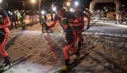 Skitourenmarathon bei Nacht auf der Sellaronda: In Italien starten die Skibergsteiger mit Stirnlampen über vier Dolomitenpässe.