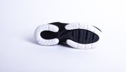 Unique selling point: the special sole with two U-shaped elements is designed to protect against injuries.
