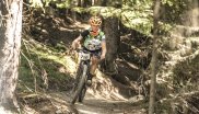 Auf der anderen Bergseite wartet dann die 30 Kilometer lange und technisch anspruchsvolle Mountainbike-Strecke auf die Teilnehmer.