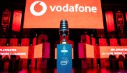 Vodafone ist bei den großen weltweiten Turnieren der ESL als Sponsor präsent. Doch 2018 hat das Telekommunikationsunternehmen auch ein namhaftes Team an Land gezogen: Mousesports ist das vielleicht renommierteste eSports-Team Deutschlands. Seit Juni 2018 ist Vodafone dort Hauptsponsor und ist nicht nur auf den Trikots von Mousesports prominent zu sehen, sondern will über die gemeinsamen Medienkanäle noch mehr Fans der netzaffinen Zielgruppe erreichen und dabei neben Ergebnisberichten und Highlight-Videos vo