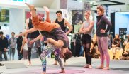 Auf der ISPO Munich 2019 wurde erstmals Kletter Yoga vorgestellt. Bei den Übungen klettert man am Partner hoch und runter während verschiedene Positionen eingenommen werden. 
