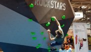 In der Fokus Area Climbing-Hub der OutDoor by ISPO können Besucher verschiedene Routen setzen und ausprobieren. 