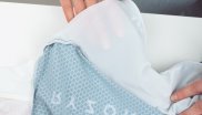 Frodeno's racing suit captivates with a miracle cure, as it is called in the clothing industry: graphene material, which is obtained from graphite. It is a conductive material that distributes the ice or water that can be deposited in the pockets throughout the body.