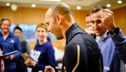 Hält der Nackenschutz, was er verspricht? Die Jury geht aufs Ganze.