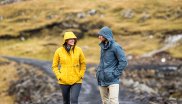 Schlechtes Wetter? Welches Wetter? Reise-Must-Have von Royal Robbins sind die neuen Switchform Jacken. In verschiedenen Farben und Schnitten erhältlich. 