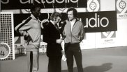 Harry Valérien mit Franz Beckenbauer bei einer Aufzeichnung des aktuellen Sportstudios aus den Hallen der ISPO.