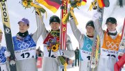 Schmitt mit Teamkollegen nach Olympia-Gold