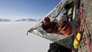 Stefan Glowacz im Portaledge über Baffin Island