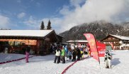 Zum Wintersport braucht man erst mal eins: eine gute Ausrüstung. Sachspenden in From von Ski und Schneekleidung ermöglichen allen Jugendlichen Skifahren zu lernen.