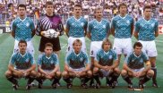 Im Halbfinale der WM 1990 trat das deutsche Team mit grünen Trikots auf. Stilistisch ein echter Schocker, sorgten die "Froschkönige" für einiges Aufsehen