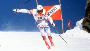 Das Hahnenkamm-Rennen in Kitzbühel, das als das gefährlichste und anspruchsvollste Abfahrtsrennen der Welt gilt, meistert er 1989 als bester Läufer. Im selben Jahr kann er ebenfalls den Abfahrtslauf in Wengen für sich entscheiden.