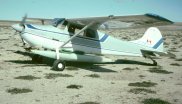 Zur Not wird das Kayak wie 1981 auf Baffin Island unten an das Flugzeug geschnallt
