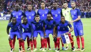 Der Gastgeber aus Frankreich empfängt seine Gegner in blauen Trikots von Nike.