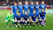 Island ist in seinen EM-Trikots von Errea mit dem Längsstreifen gut von den anderen Nationalteams zu unterscheiden.