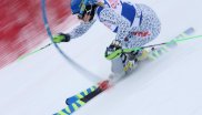 Slalom-Ass Veronika Velez-Zuzulová umkurvt die Slalomstangen mit ihrem X-Race Lab 157 von Salomon, muss in dieser Olympia-Saison allerdings verletzt zuschauen